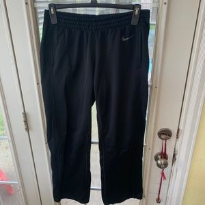 Men’s Medium Nike Therma Sweats